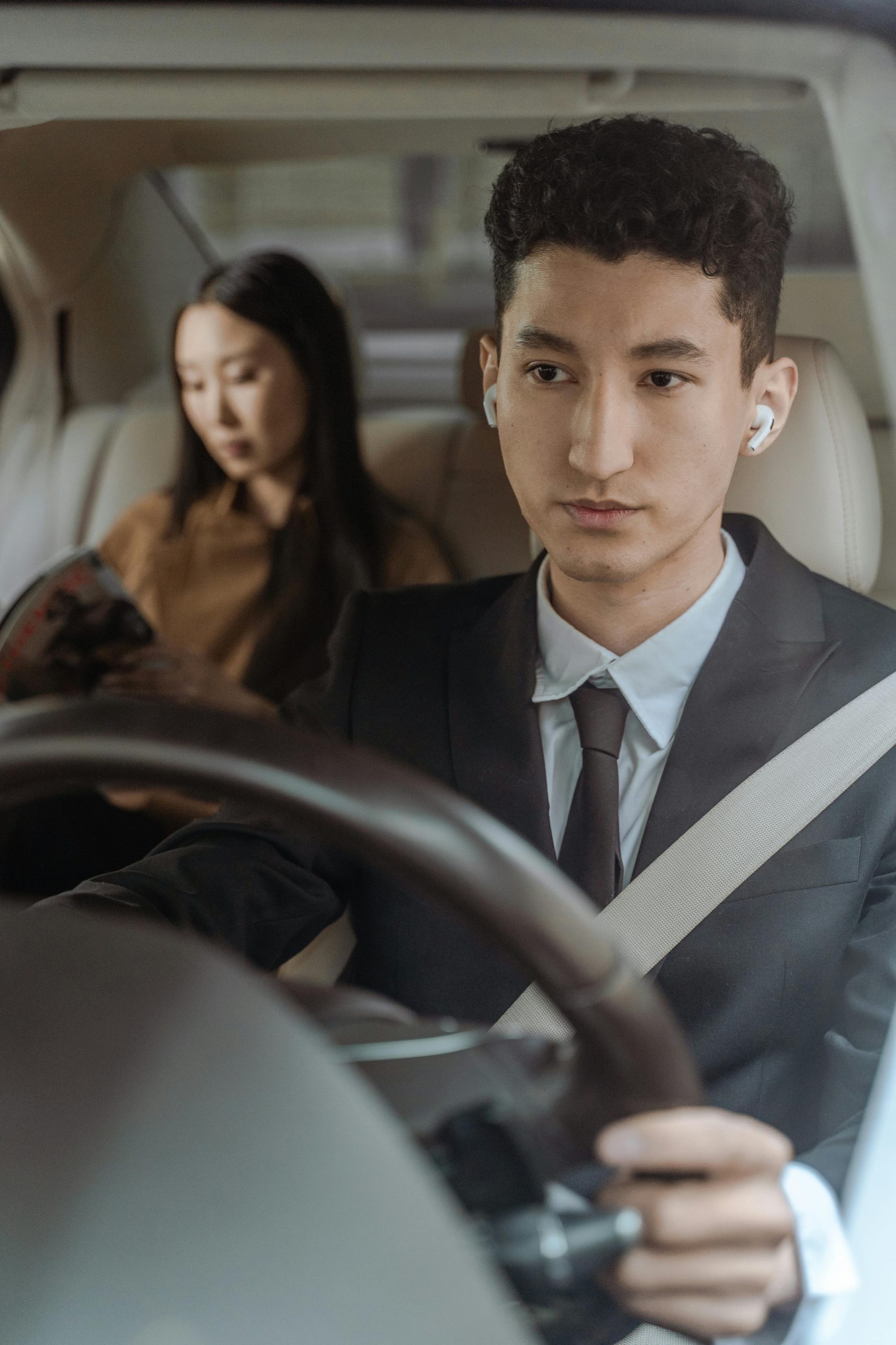 How to Stay Safe When Using Car Lift Services in the UAE