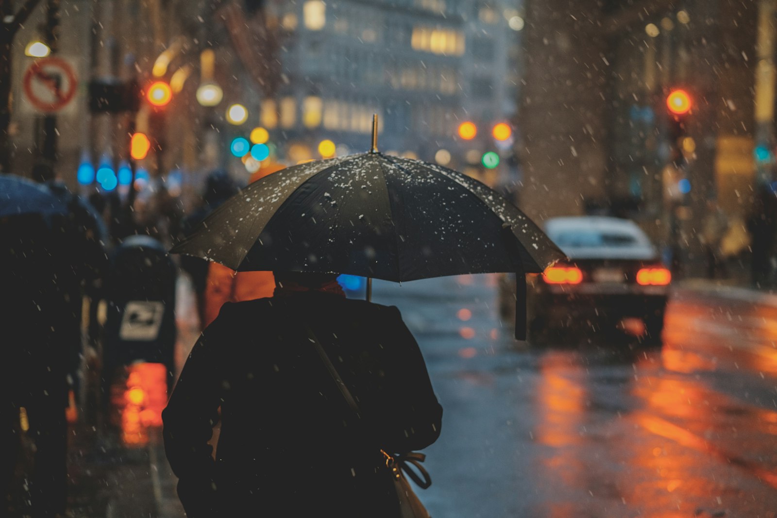Rainy Season & Fog Car Lift UAE 2026: Safe Winter Commute Tips, Delays & Prices